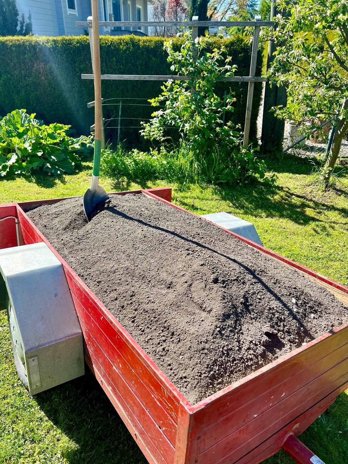 Gartenerde aus bio grünschnittkompost, kompost, langzeitdünger, Jochum Erdbau udn Transporte